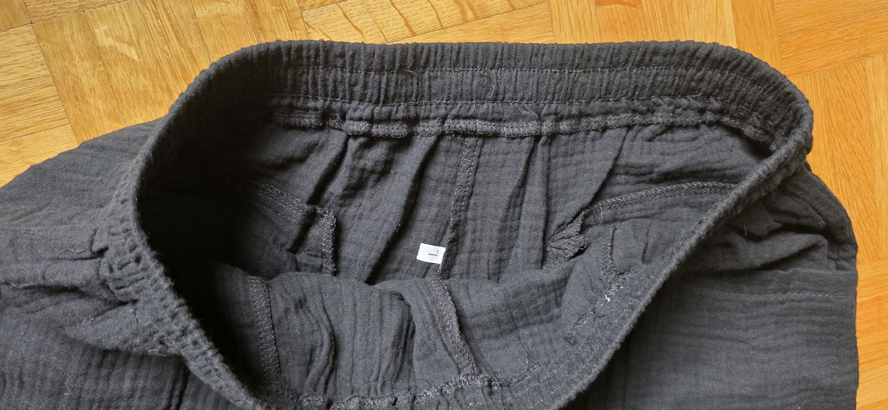 Pantaloni: Pantalon noir coton Taille L – Usato da Yverdon-les-Bains venduto da van_dq65 9