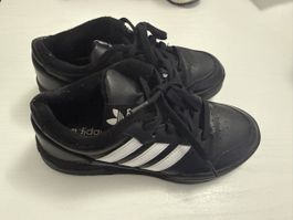 Adidas Turnschuhe schwarz Grösse 36