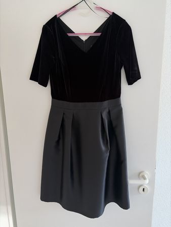 Kleid schwarz Samt Grösse 40 guter Zustand