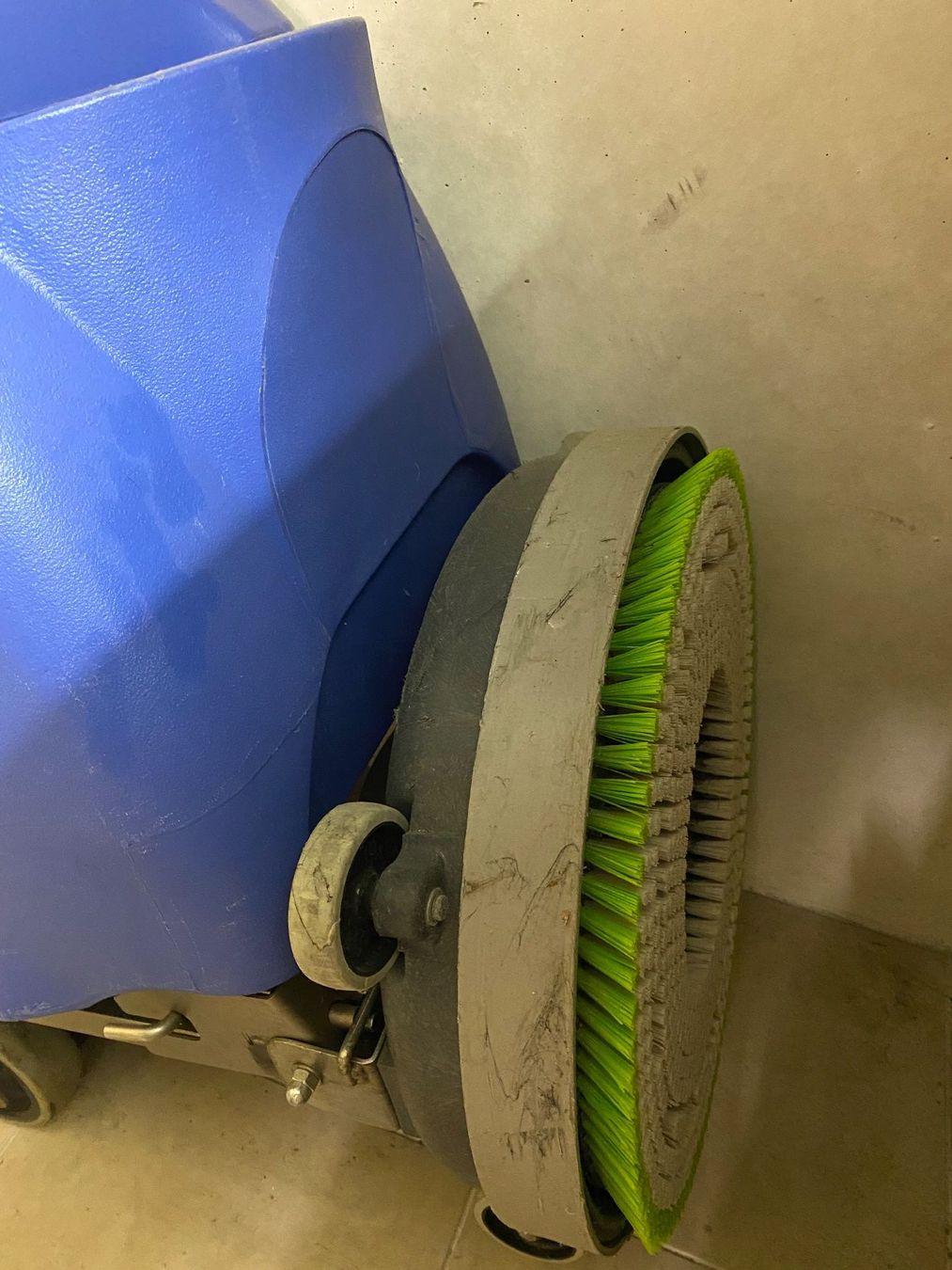 Tutte le macchine: Scheuermaschine – Usato da Gurmels venduto da meinealltagshelfer 1