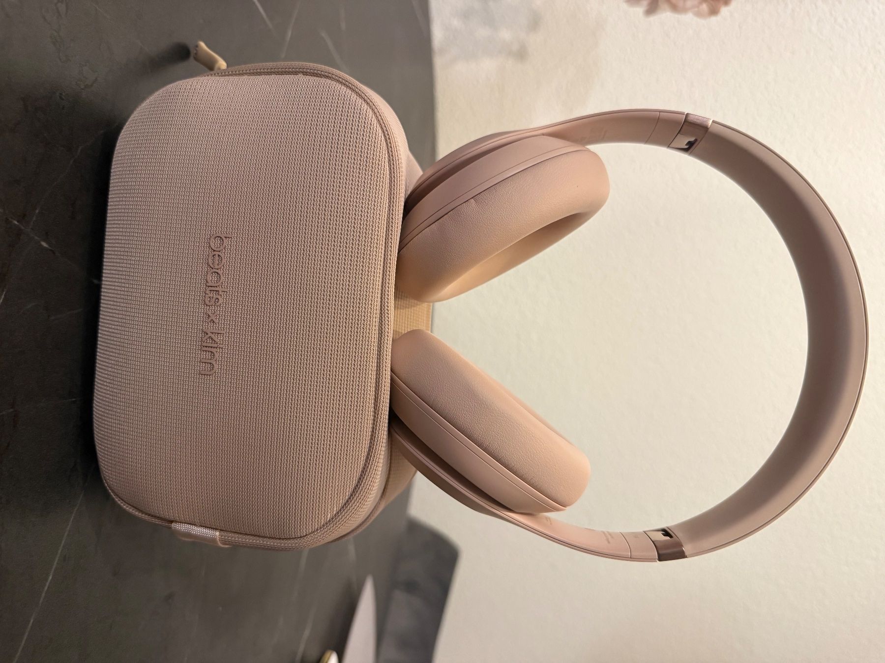 Beats Cuffie: Beats Studio3 Kopfhörer Kim Kardashian hellrosa – Usato da Erlen venduto da med_yf6g 1