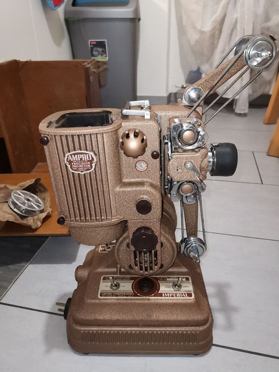 Projecteur 16 mm type EX 2000A Super de marque Eiki