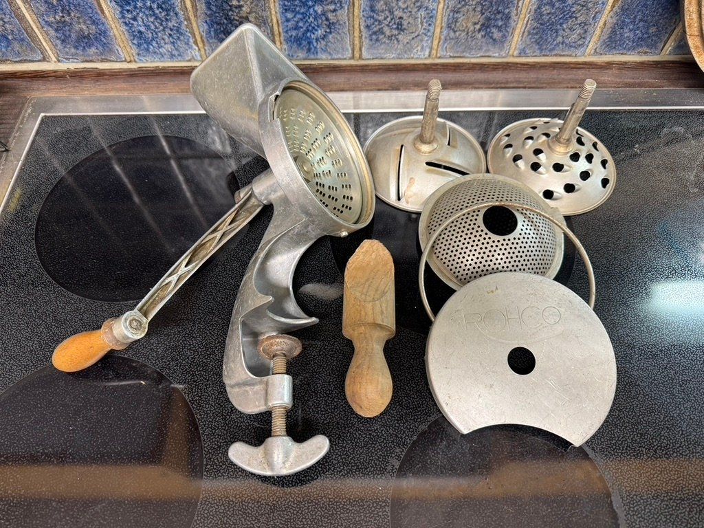 Küchengeräte: Rohco Küchenmaschine, Vintage – Gebraucht aus Agriswil von Windcheetah