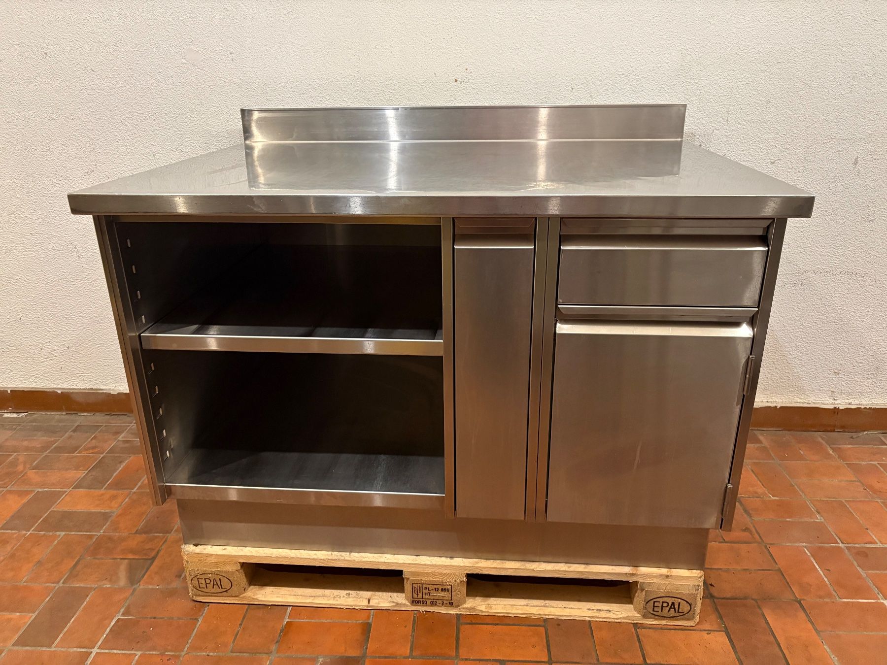Cucine complete: Gastro Edelstahlmöbel,Arbeitstisch – Usato da goldau venduto da G.app 3