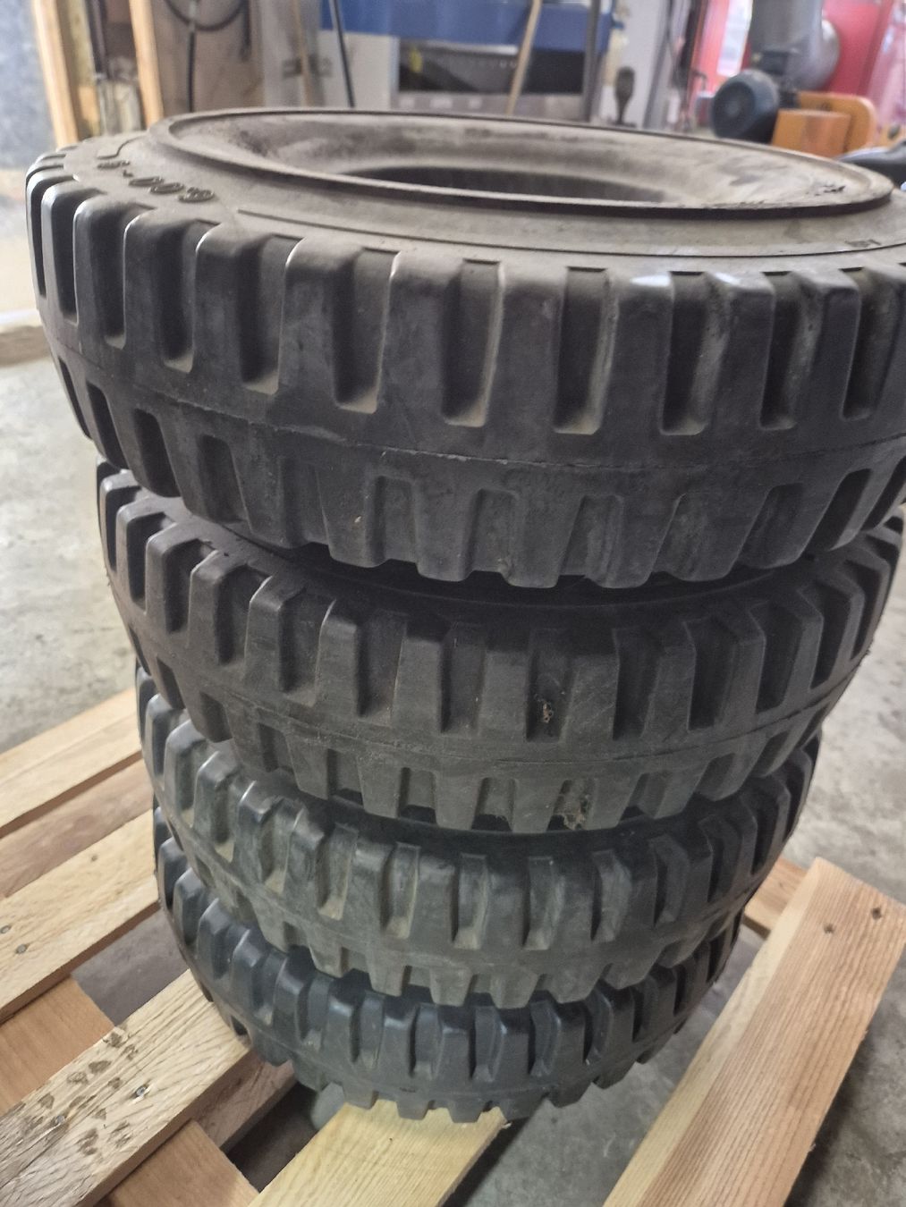 Pneumatici & Ruote complete: 6.00-9 Vollgummi Staplerreifen – Usato da Bützberg venduto da PAG-PNEU 1