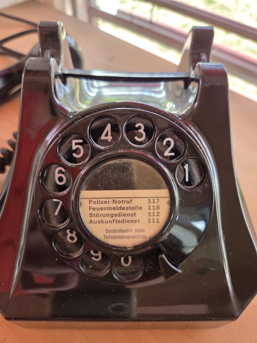 Téléphones: Altes PTT Tischtelefon Modell 50 – D'occasion à Rickenbach Sulz par Kodachrom 2