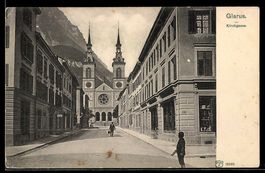 AK Glarus, Kirchgasse mit Blick zur Kirche