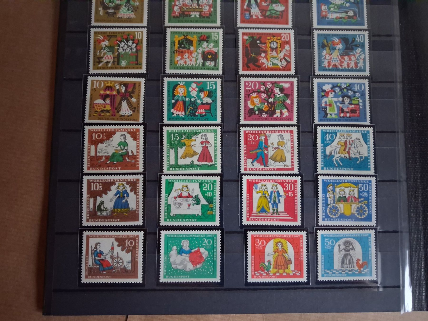 Tutti i francobolli: DE Briefmarken Grimms Märchen Postfrisch 9 Serien  1959-1967 – Nuovo (secondo la descrizione) da Hagendorn venduto da siwasi3 2