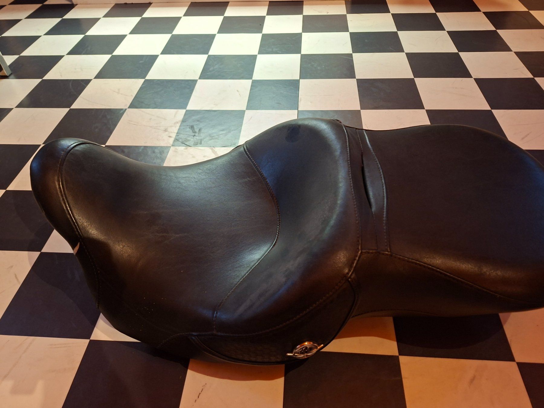 Harley-Davidson Tutti i ricambio per moto: Harley Davidson Touring Sattel – Difettoso da Volketswil venduto da LuckyandCandy 2