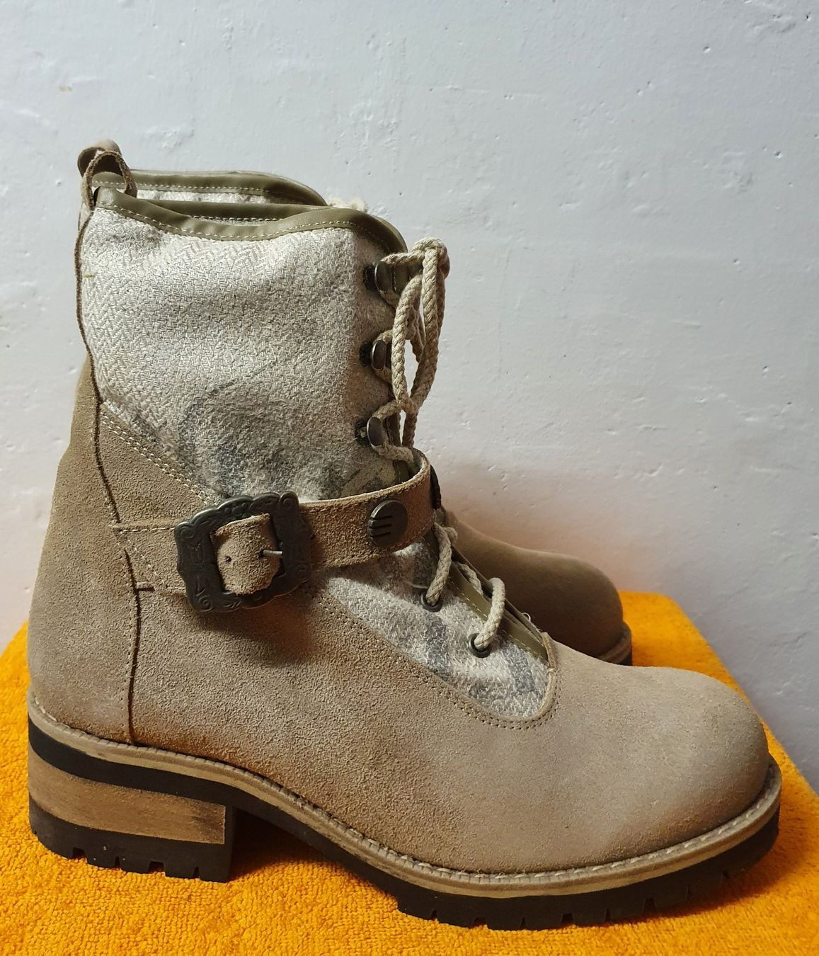 Scarpe da donna: Neu: Stockerpoint Leder-Leinen Stiefel Gr. 42 – Nuovo (secondo la descrizione) da Muri AG venduto da Edlerweiss 1
