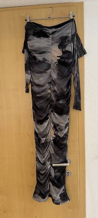 Vestiti: Schwarzes Maxikleid mit Raffungen – Usato da Rorschach venduto da Tara234