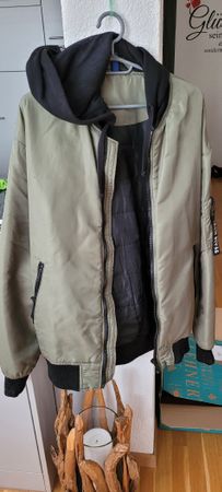Übergangsjacke mit Kapuze Khaki Jungen Gr. M guter Zustand