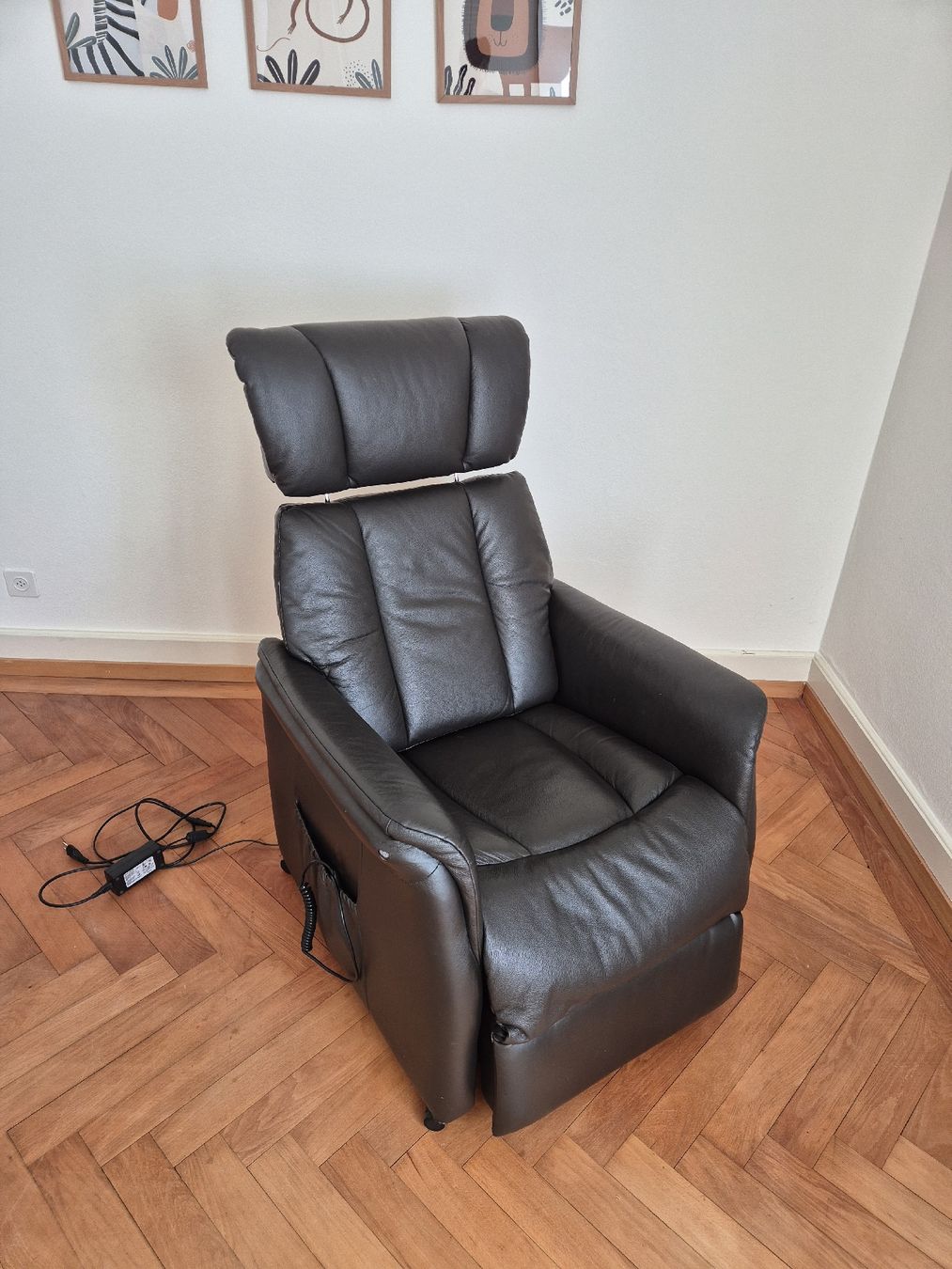 Poltrone: Relaxsessel elektrisch mit Aufstehhilfe – Usato da Zug venduto da g_raw
