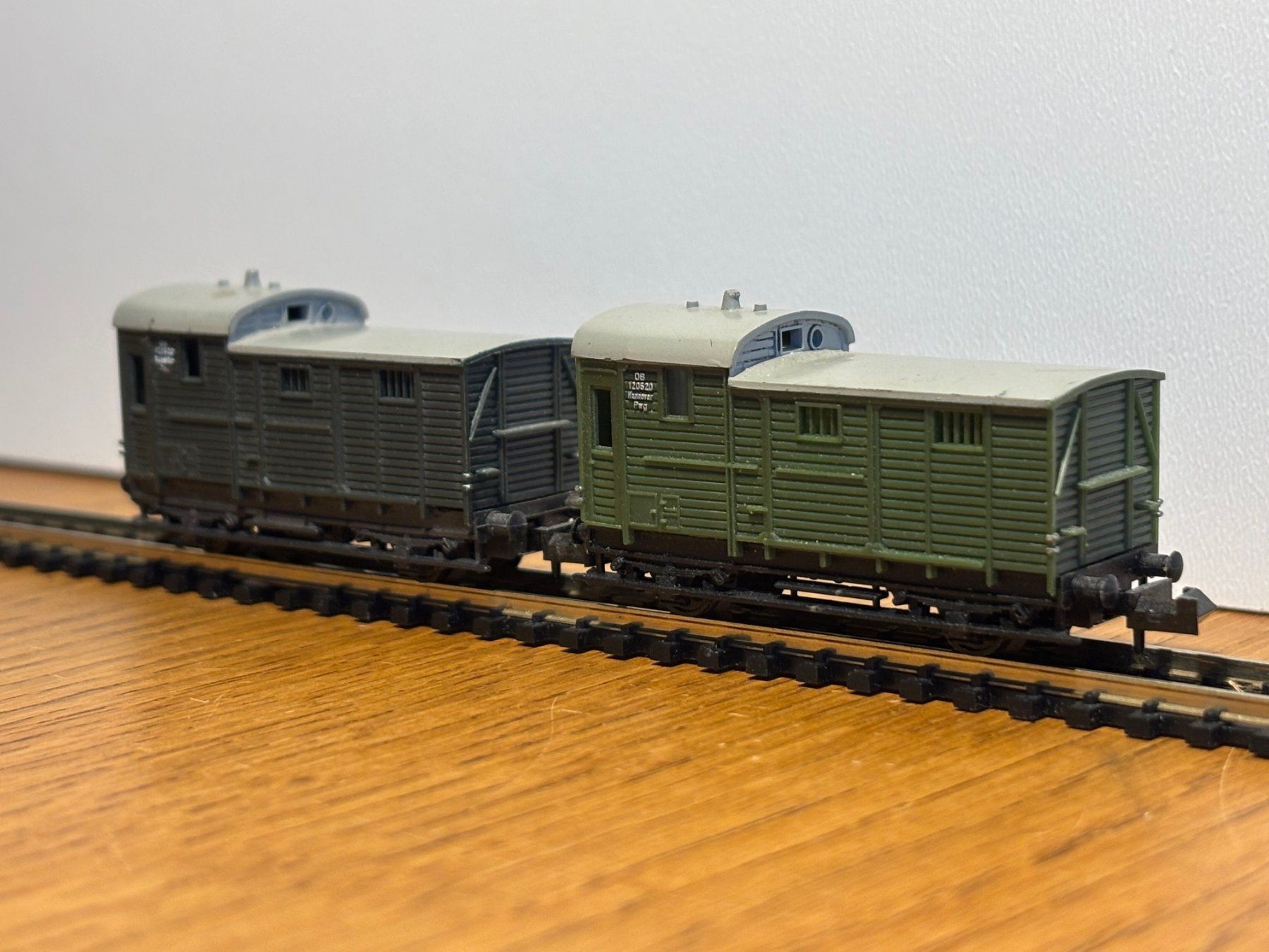 Modellini di ferrovie: *e893: 2 Oldtimer Güterwagen  (Spur N) – Usato da Birsfelden venduto da Birs_25
