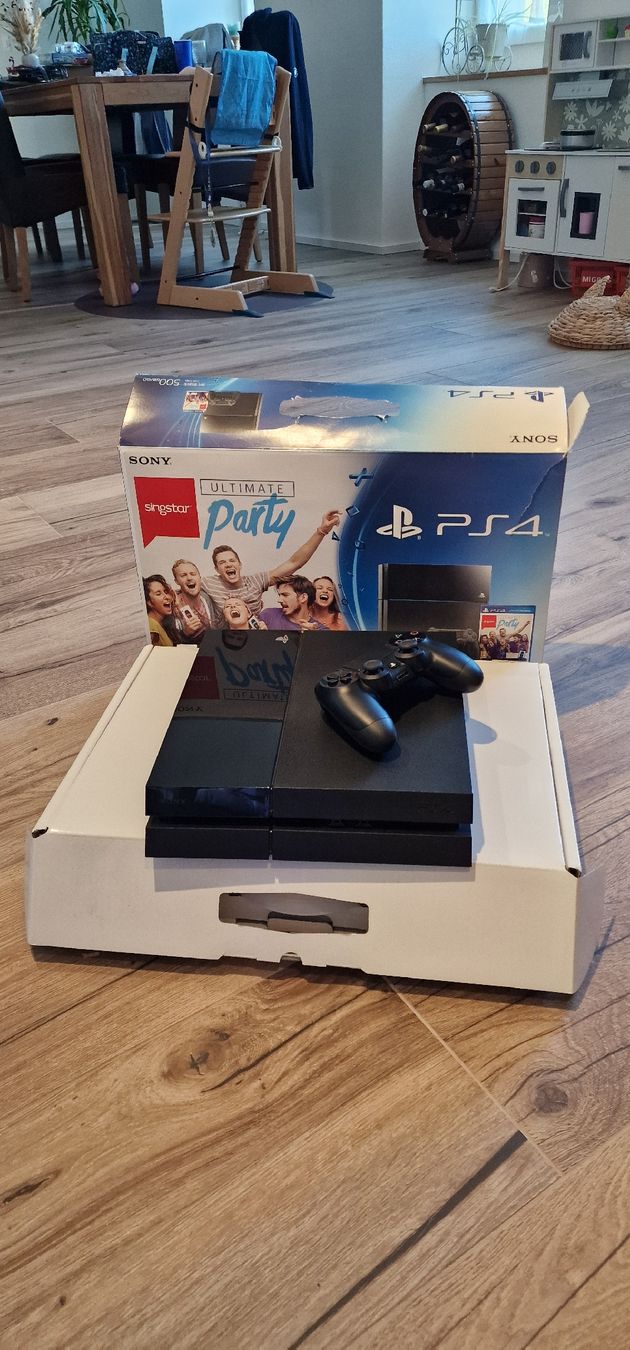 Sony Console: Sony PlayStation 4 Ultimate Party Edition mit Spiel – Usato da Roggliswil venduto da Bluro90