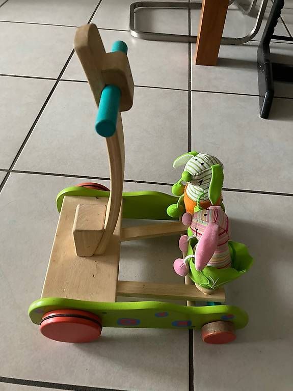 Fahrzeuge für Kinder: Holz-Lauflernwagen mit Figuren – Gebraucht aus Gunzwil von Mercurina82