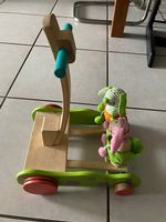 Holz-Lauflernwagen mit Figuren
