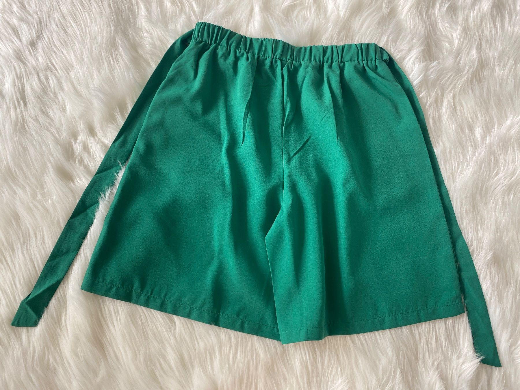 Pantaloni: Grüne Damenshorts, Größe L, elastischer Bund – Nuovo (secondo la descrizione) da Duebendorf venduto da Alexandertreyer 3