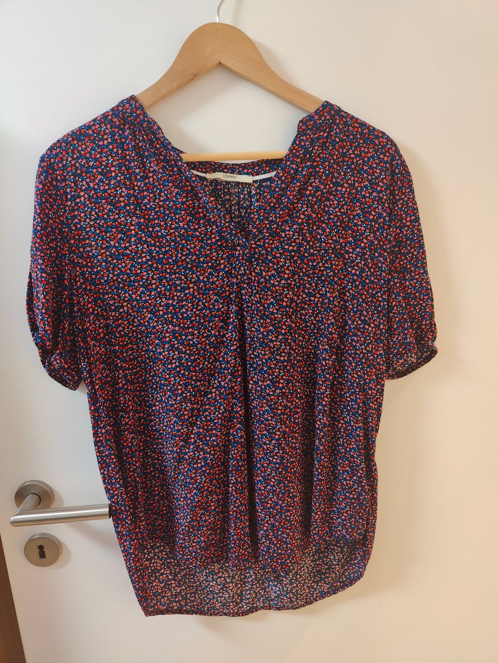 Esprit T-Shirts: T-Shirt Bluse von ESPRIT – Gebraucht aus Jona von Curtis90