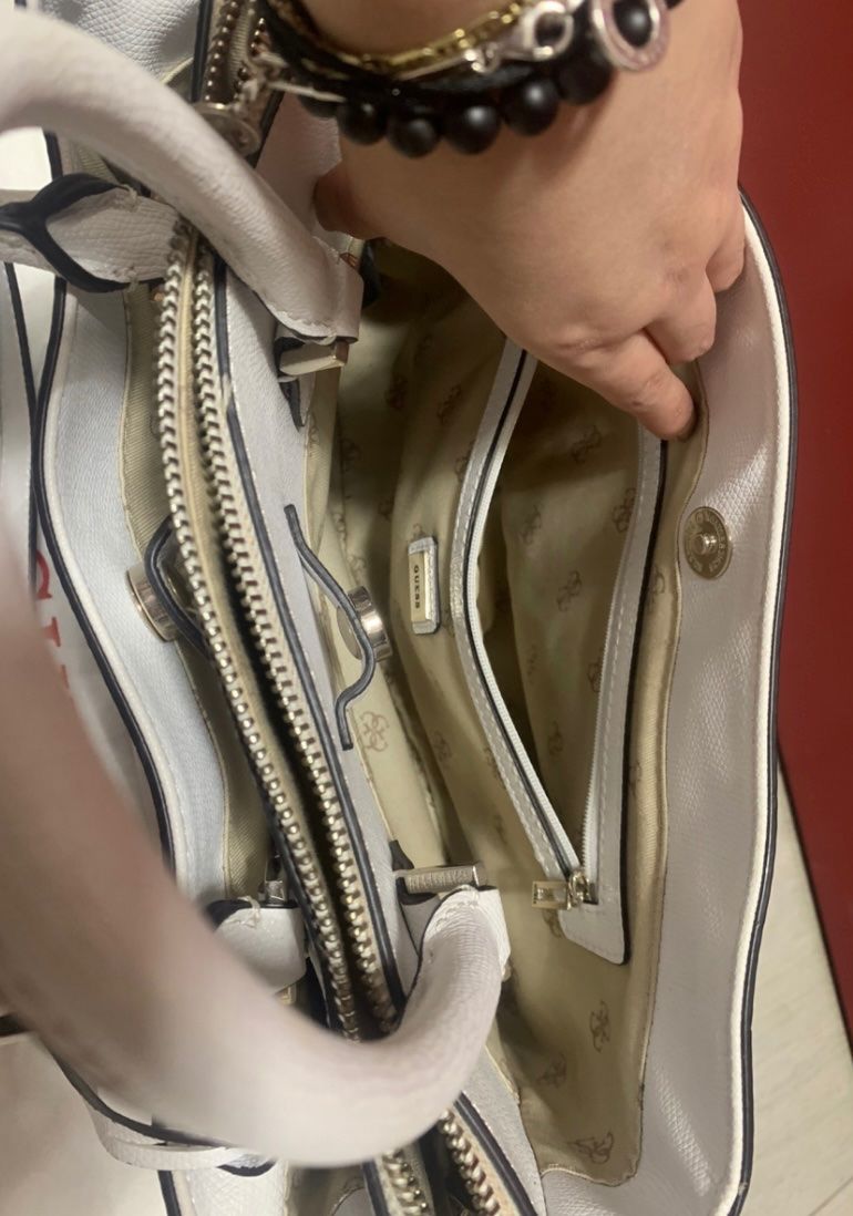 Guess Sacs femmes: Sac Guess – D'occasion à Genthod par Lou_Jin 2