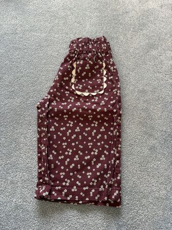 Zara Kinderhose Blumenmuster dunkelrot Grösse 86 cm