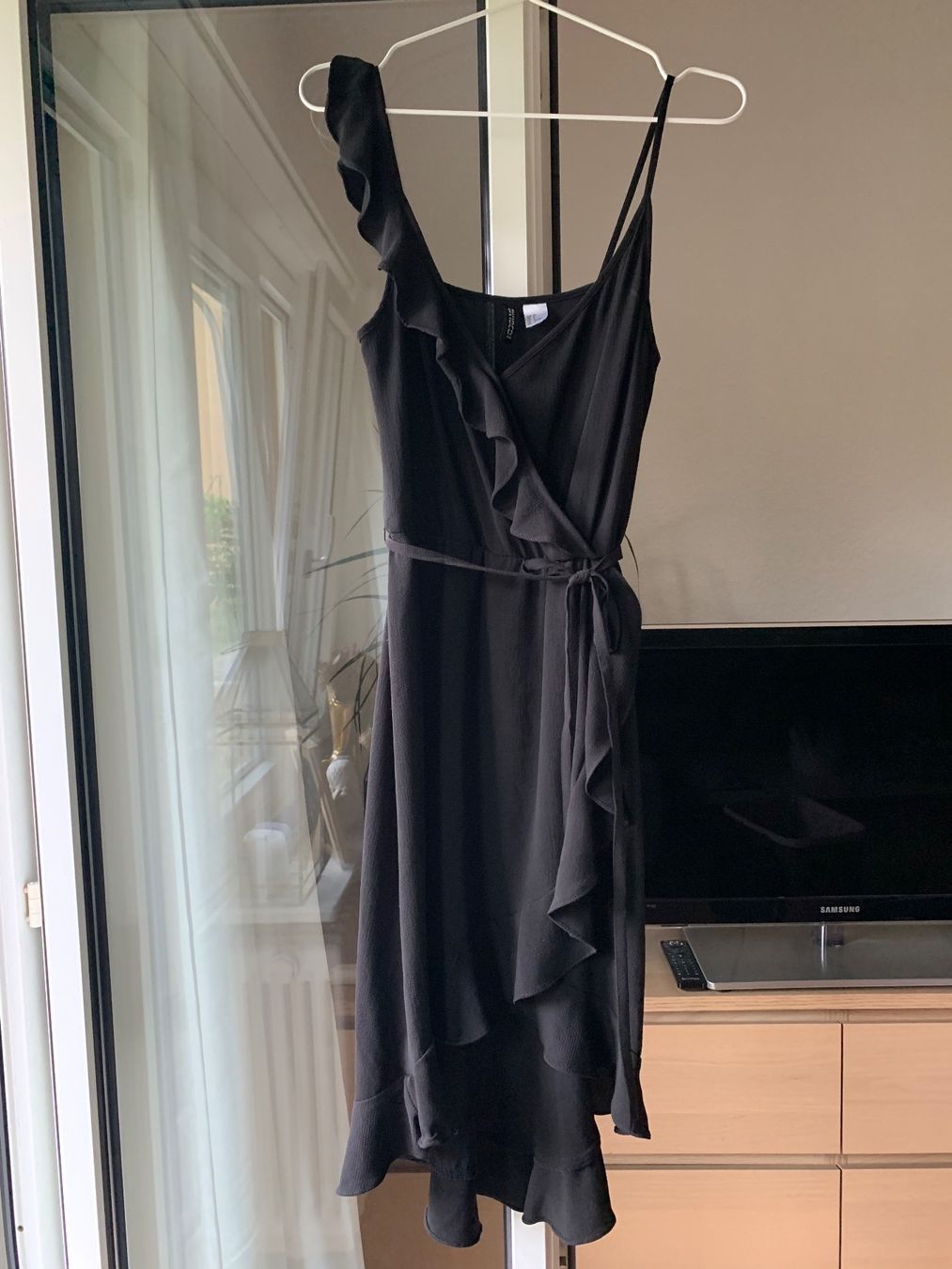 H&M Vestiti: H&M Schwarzes Sommerkleid S/36 – Usato da Zürich venduto da Angela_Fashion_Lover 1
