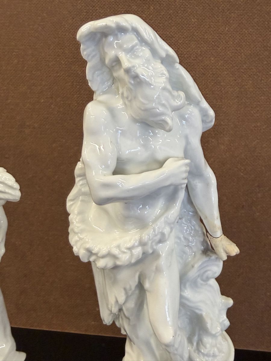 Statuette: 2 statuettes en porcelaine – Usato da montreux venduto da Always-Good 2