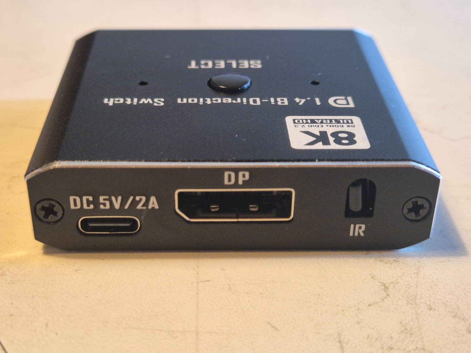 Laufwerke & Adapter: 8K DisplayPort Switch Umschaltbox mit Fernbedienung – Neu und originalverpackt aus Pratteln von Motodrom 2