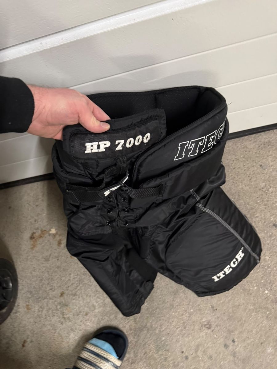 Protezioni & Imbottiture: Komplette Hockey Ausrüstung – Usato da Davos Platz venduto da Momi7 5