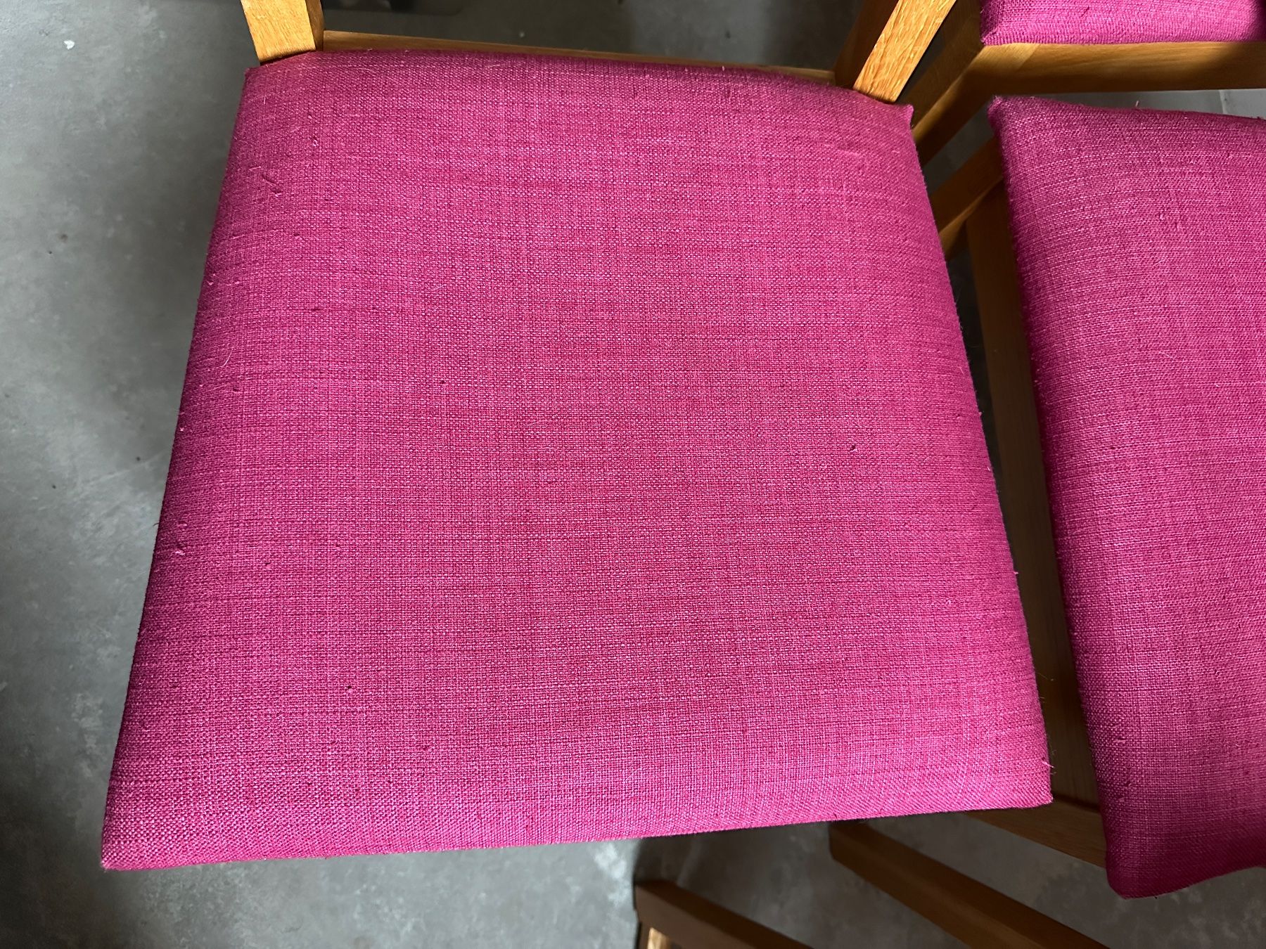 Ikea Sedie: Stühle Ikea Holz mit pinken Sitzflächen – Usato da Oberriet SG venduto da Fjellhopp 1