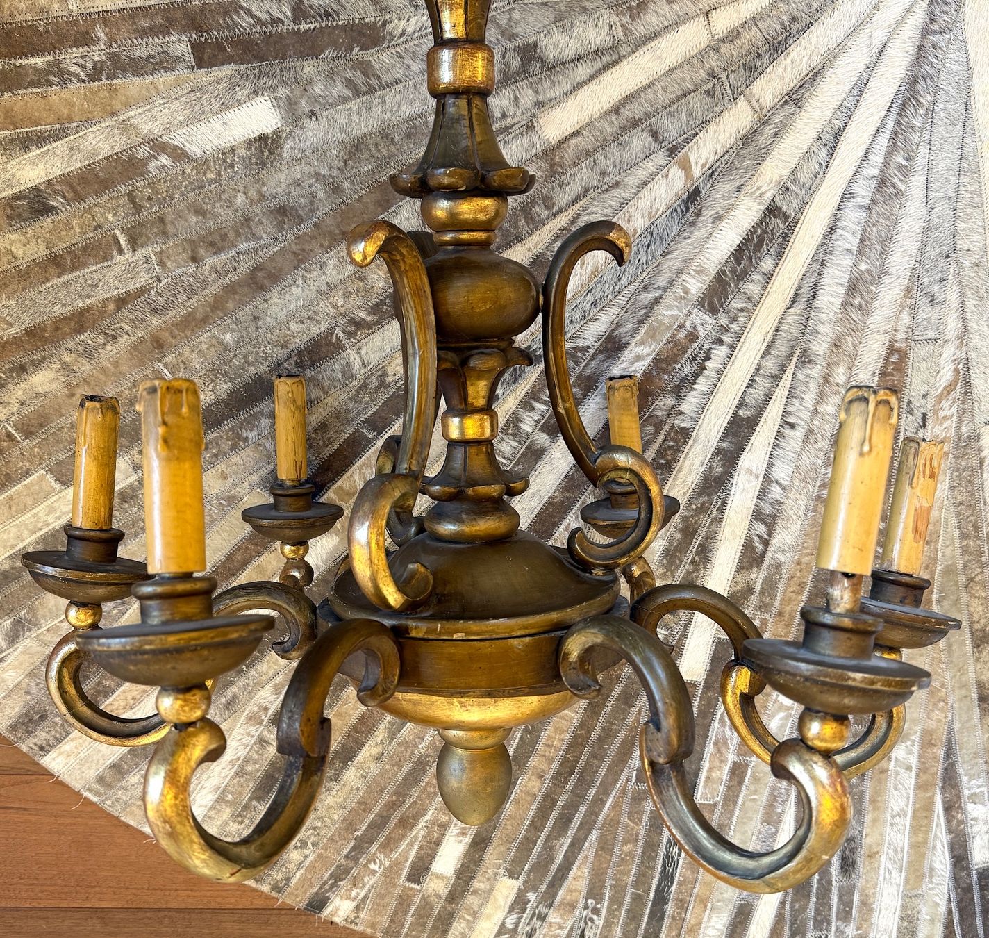 Kronleuchter & Deckenlampen: Antique lustre en bois à 6 bras – Gebraucht aus Veyrier von Szurkemaci 3