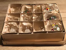 13 Teile hübscher älterer Glasweihnachtsschmuck