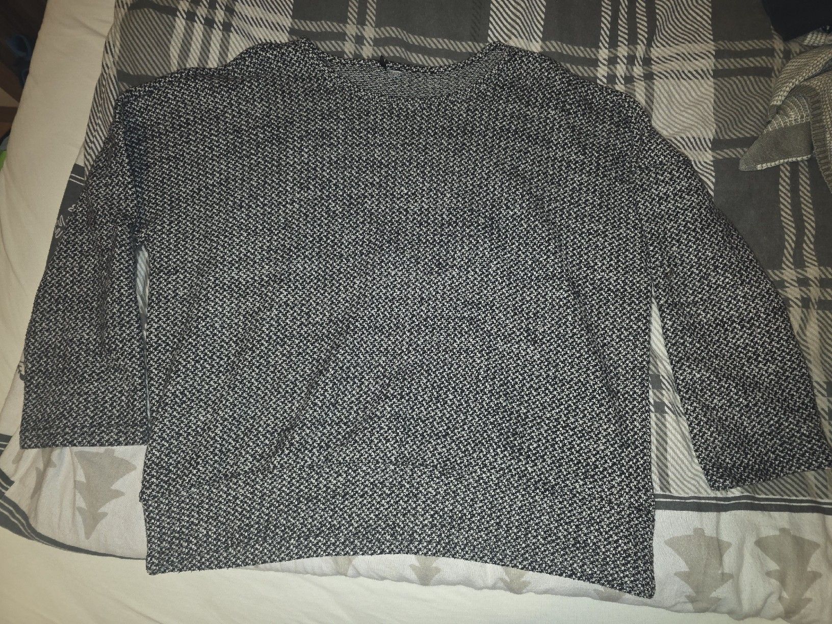 Pulls & Sweat-shirts: Schicker Strickpullover, grau-schwarz meliert, Gr. L – Neuf (Voir description) à Kriens par Caroline_Schweiz 1