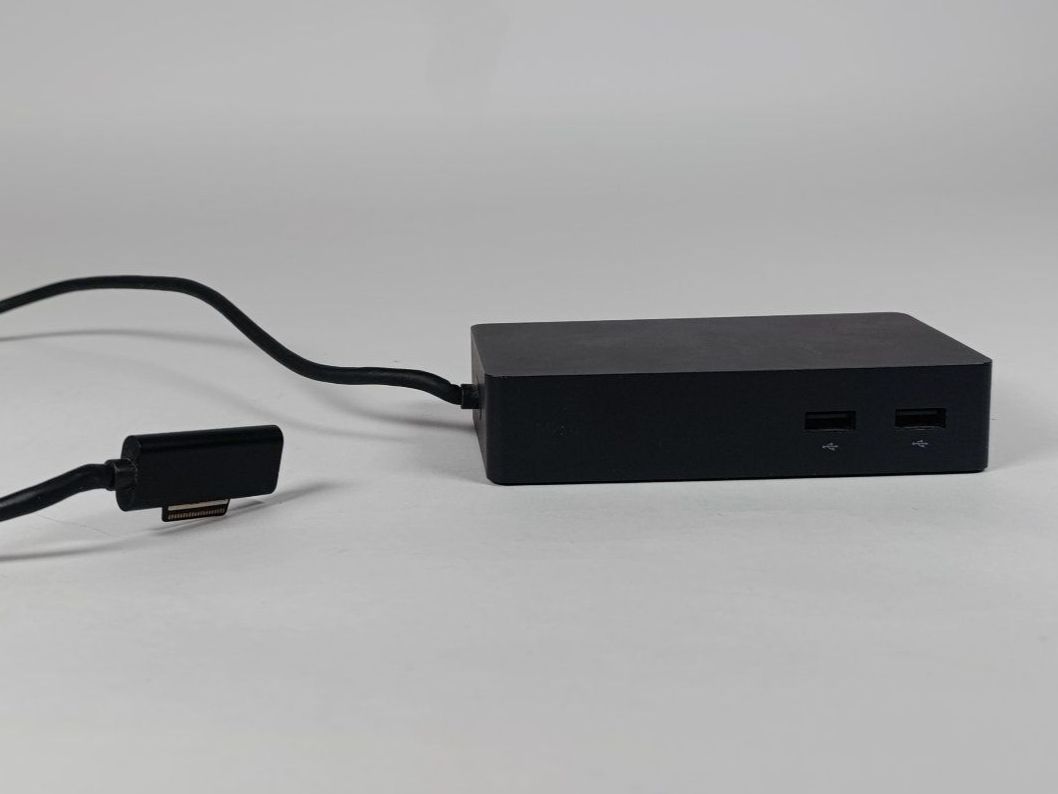 Microsoft Docking station: Docking station 1661 + alimentation pour Microsoft Surface – D'occasion à Thielle par Plusvalue_Neuchatel 1
