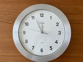 Wanduhr, Quarz, Zifferblatt weiss, Rand Alu, schlicht