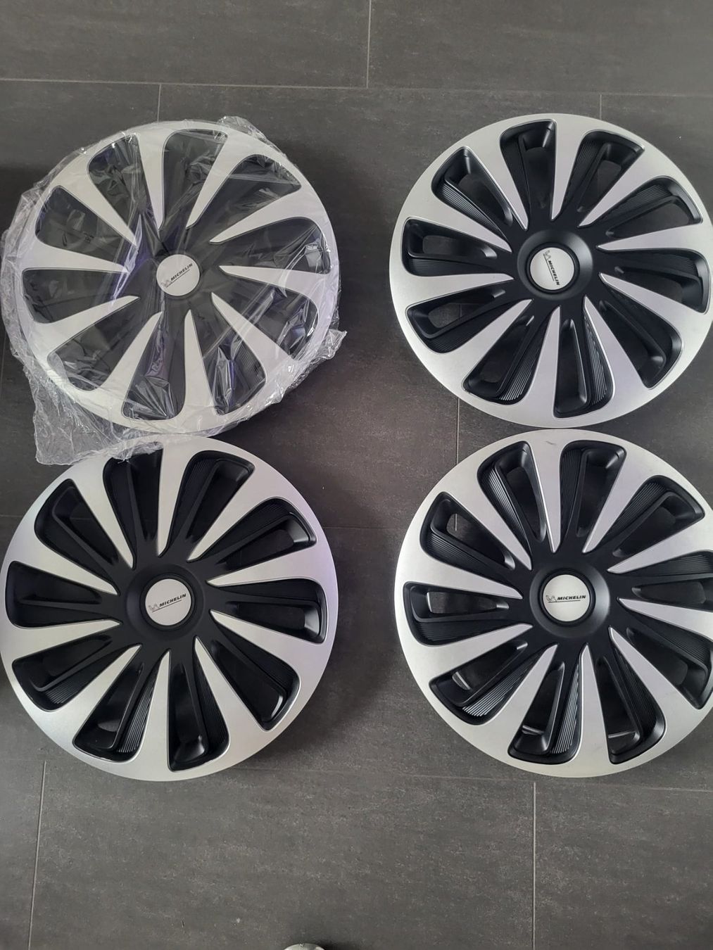 Michelin Pneumatici & Ruote complete: Radkappen 15 Zoll Michelin – Usato da St Gallen venduto da sancassan
