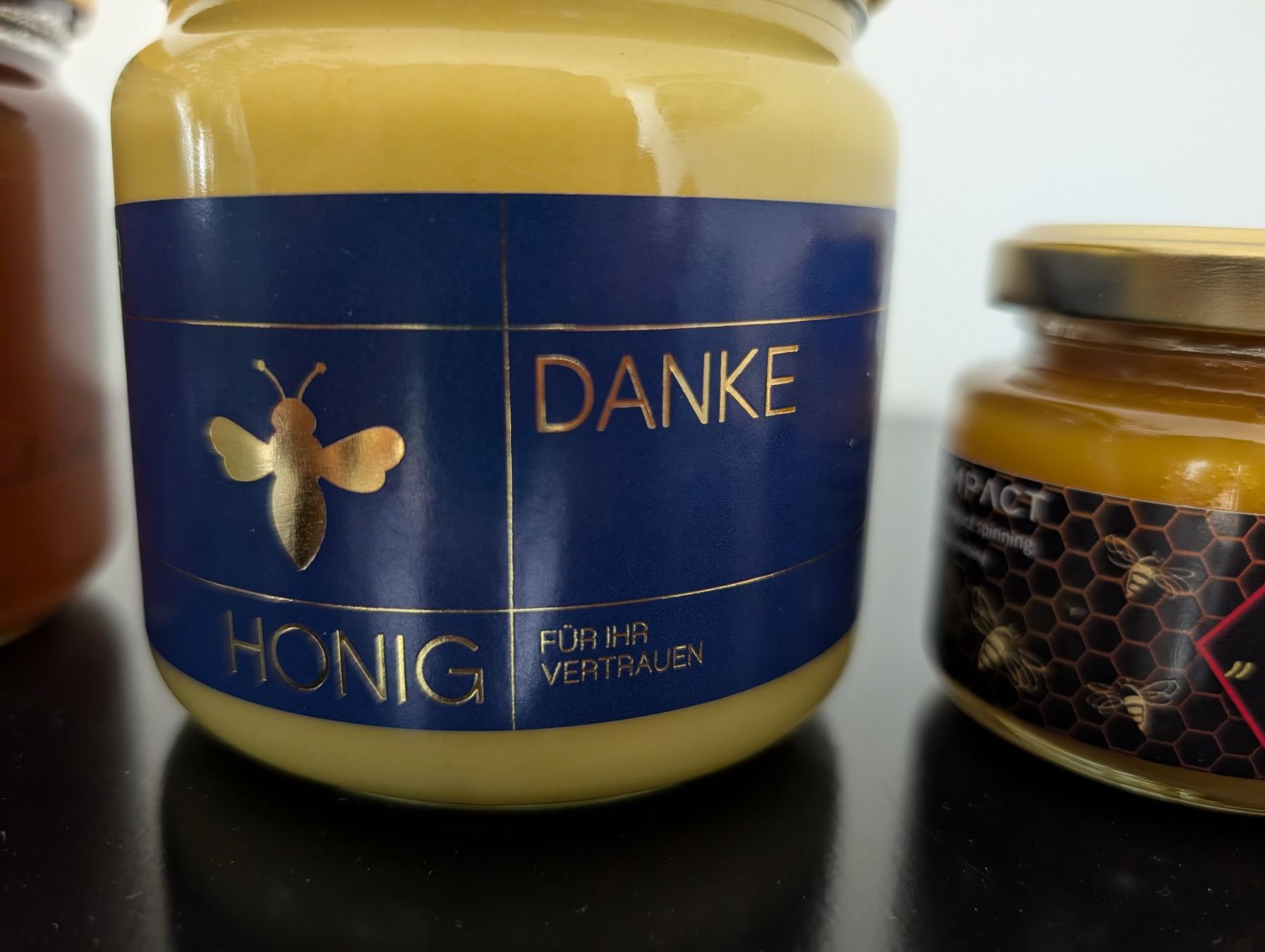 Aliments & Spécialités: Kundengeschenk: Schweizer Honig mit eigenem Etikett – Neuf avec emballage d'origine à Marbach SG par olahlaszlo 3