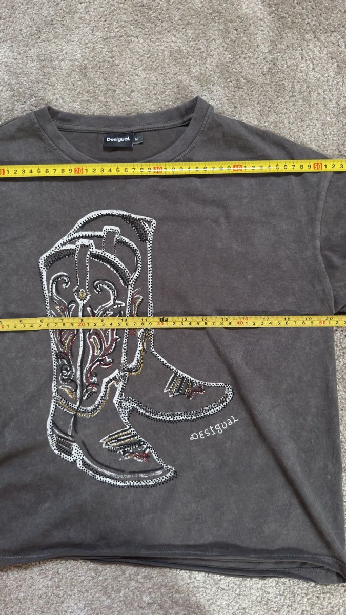 Desigual T-shirt: Desigual T-shirt Boots Strass Oversize T.M – Usato da Vuippens venduto da Anna_as 5