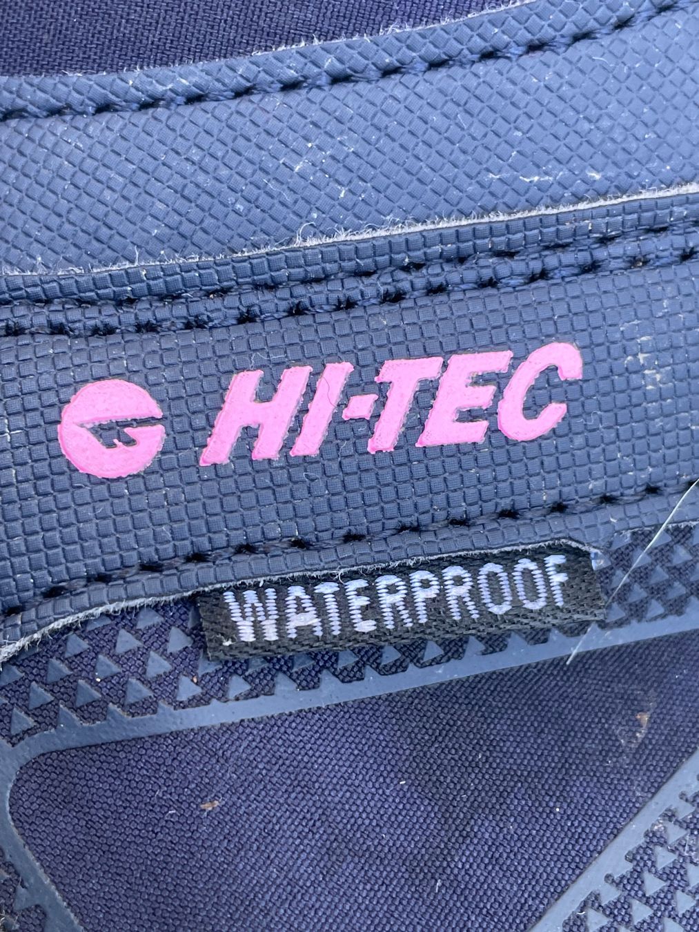 Damenschuhe: HI-TEC Wanderschuhe Damen Grösse 40 dunkelblau pink – Gebraucht aus Weesen von Clugi 4