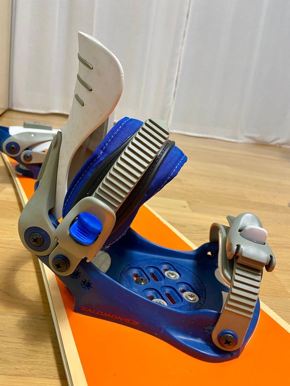 Board: Snowboard "Gothic" mit Salomon-Bindung – Usato da Herisau venduto da Sterod 5