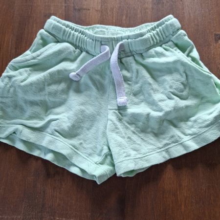 Süsse, mintgrüne Baby-Shorts von Manor, Grösse 86 (12-18M)