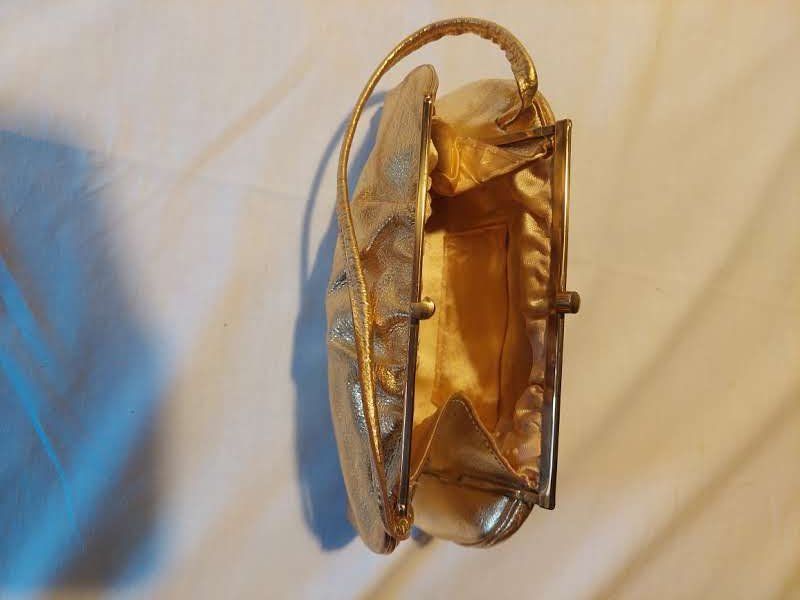 Borse da donna: Kleine goldene Abendtasche – Usato da Montmelon venduto da Brocantika 1