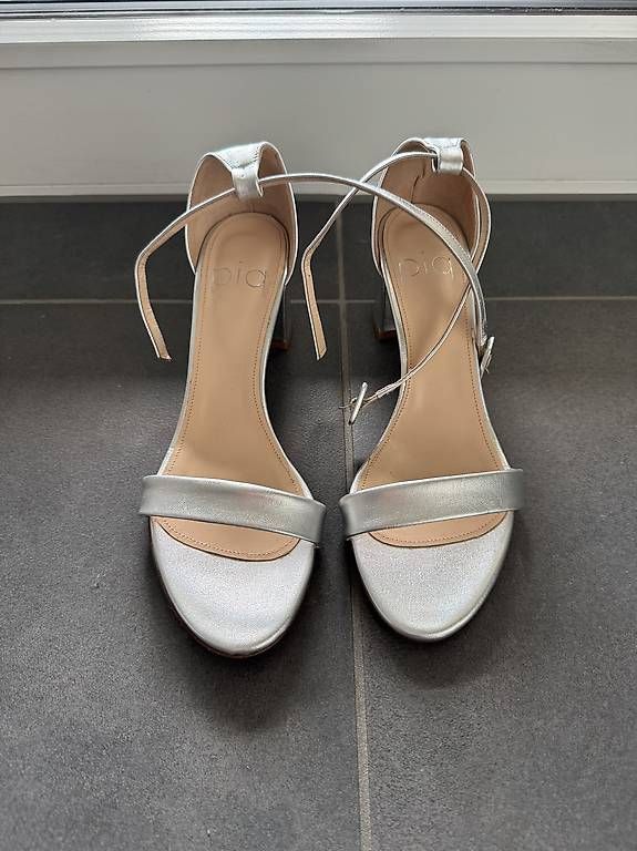 Piqyourdress Chaussures femmes: Sandale mit Blockabsatz Gr 39 – D'occasion à Aarburg par nic_8jr7 1