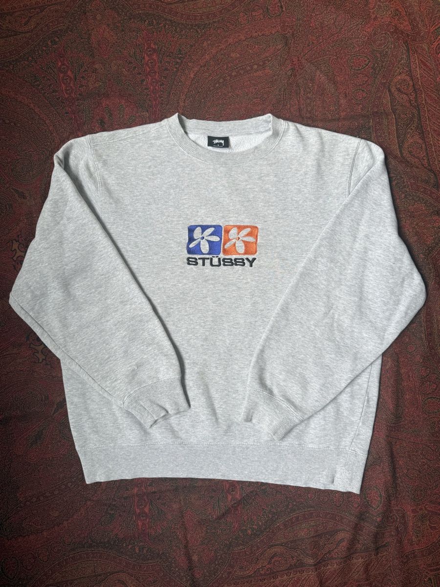 Stüssy Maglioni & Felpe: STÜSSY FLOWER SQUARE BESTICKTER CREWNECK – Usato da Zürich venduto da Mai.rast