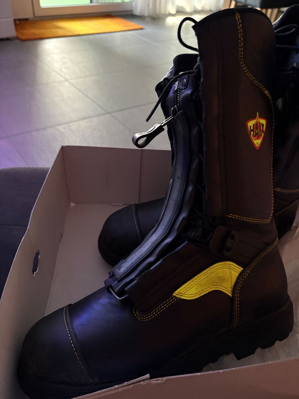 Haix Scarpe da uomo: Feuerwehrstiefel HAIX Grösse 45 – Usato da Schübelbach venduto da S1CH 1