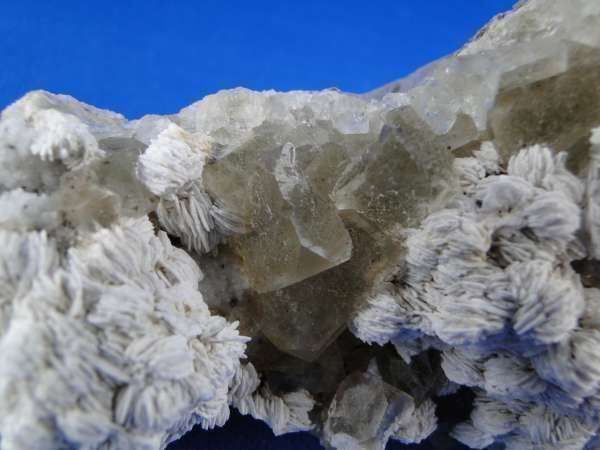 Minerali & Pietre curative: Baryt auf Fluorit-Matrix – Usato da Schinznach Bad venduto da Demerald 3