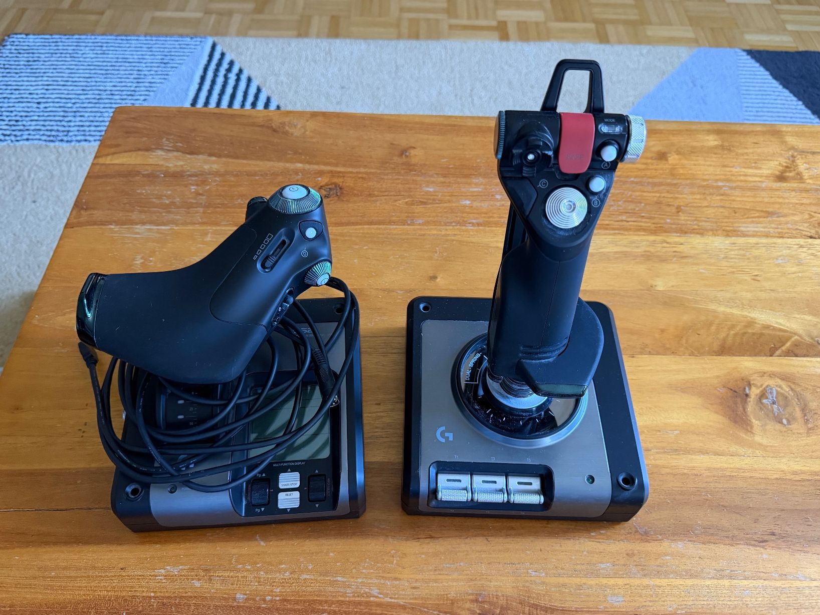 Logitech Controller: Logitech X52 Professional Flight System HOTAS – Gebraucht aus Winterthur von V3N0M