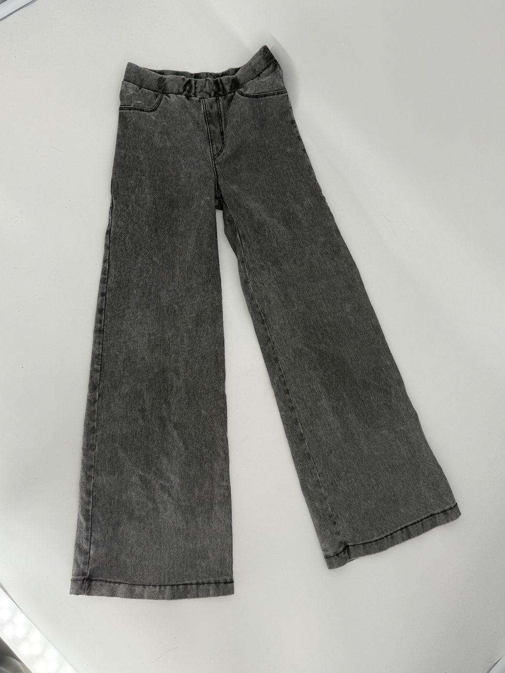 Pantaloni: Mädchen Jeans Schlaghose Gr. 128 von H&M – Usato da Auenstein venduto da moin.