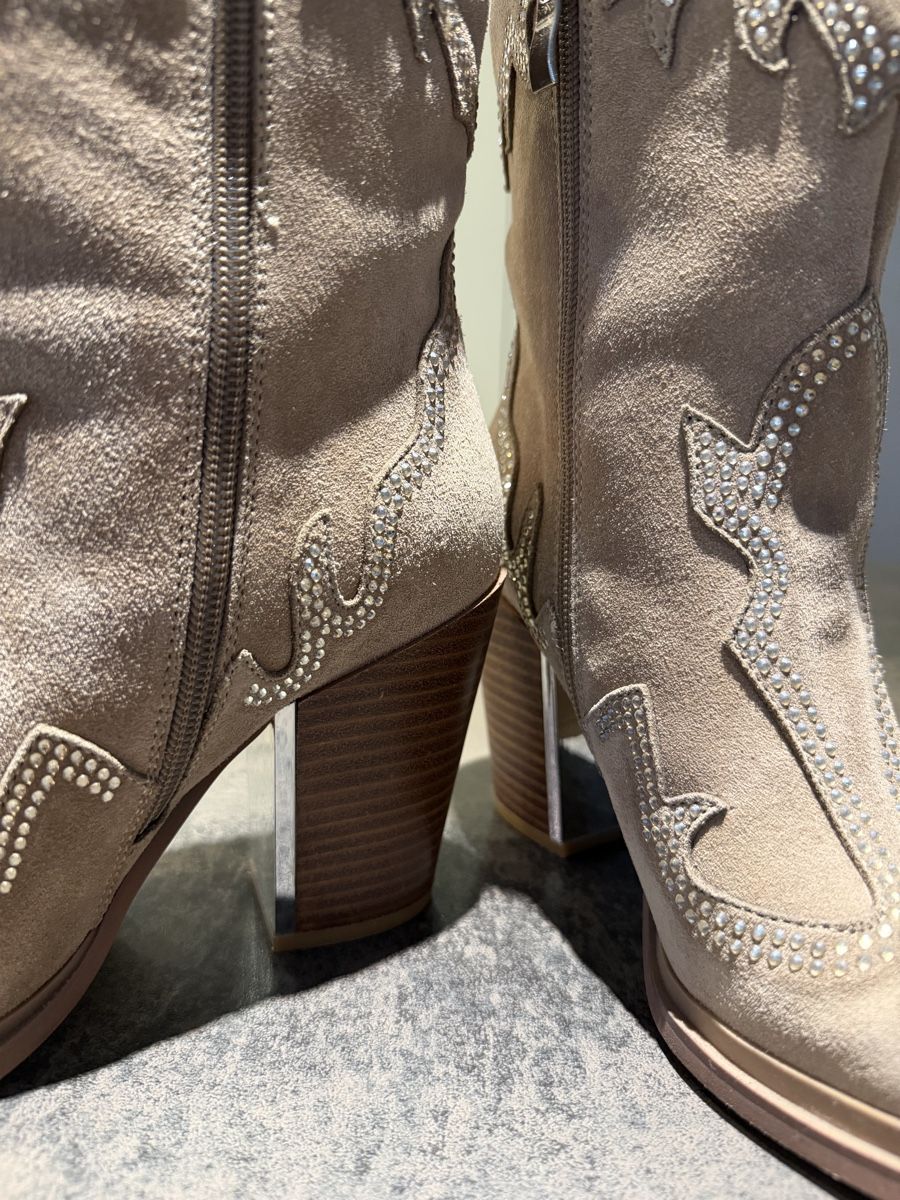 Scarpe da donna: Cowboy boots – Usato da Wigoltingen venduto da Tatyana79 2