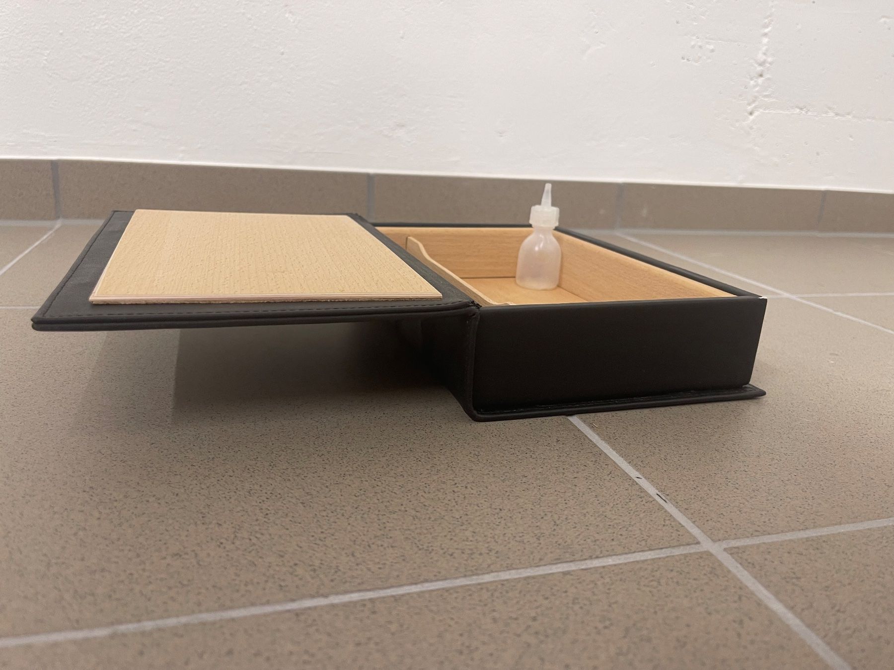Humidor per sigari: Reisehumidor, Gilbert de Montsalvat – Usato da Basel venduto da mariablanka 2